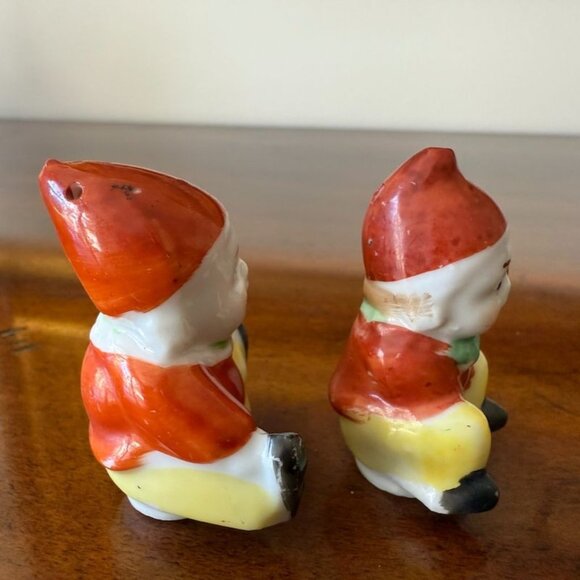 Vintage Pixie Elf Gnome Miniature Salt and Pepper Shakers Japan 2" - Picture 4 of 10